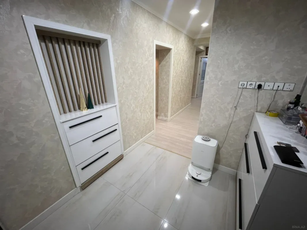 Satılır 4 otaqlı mənzil 146 m²