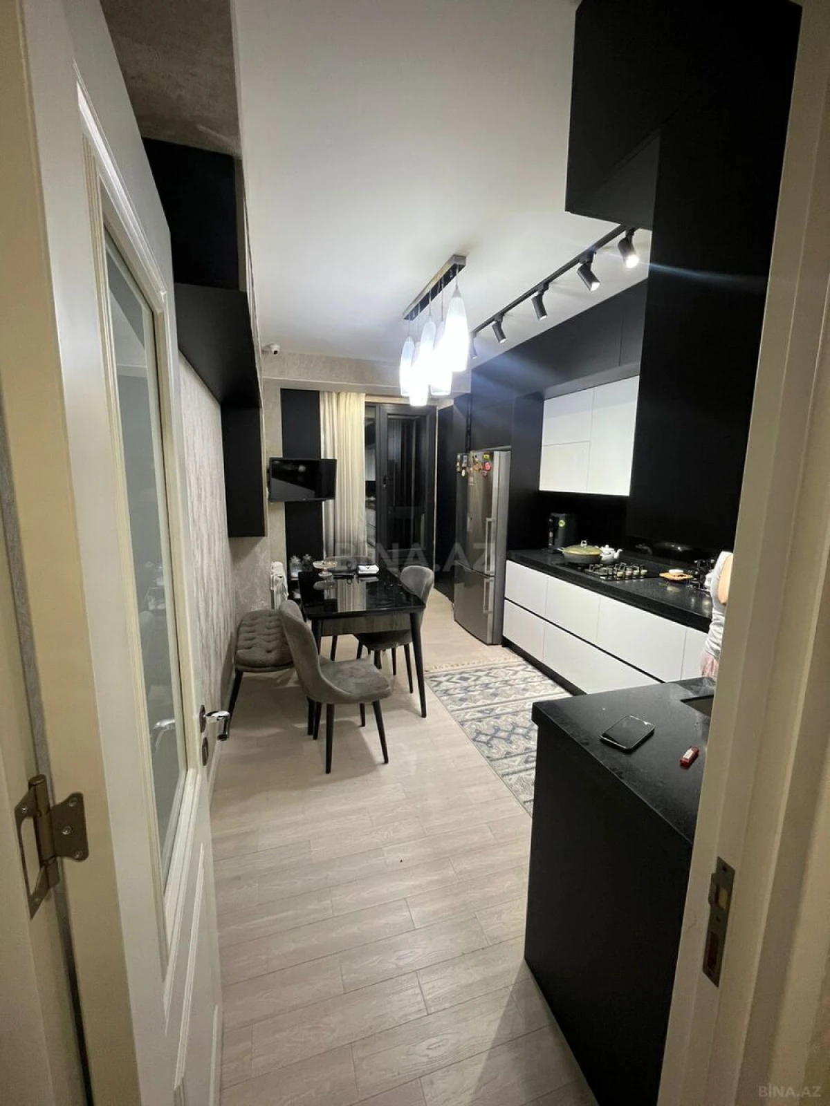 Satılır 4 otaqlı mənzil 146 m²