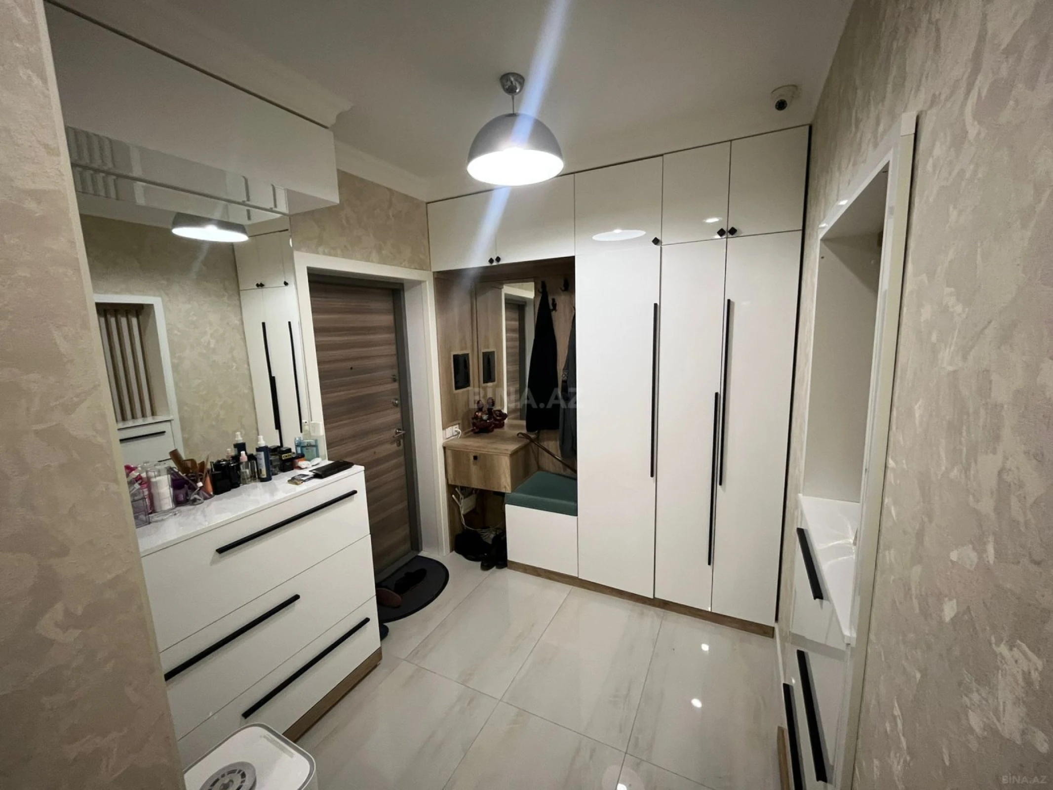 Satılır 4 otaqlı mənzil 146 m²