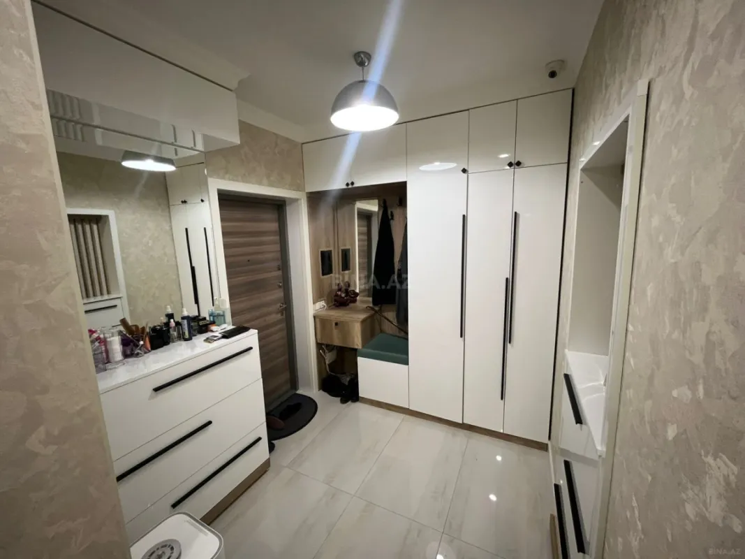 Satılır 4 otaqlı mənzil 146 m²