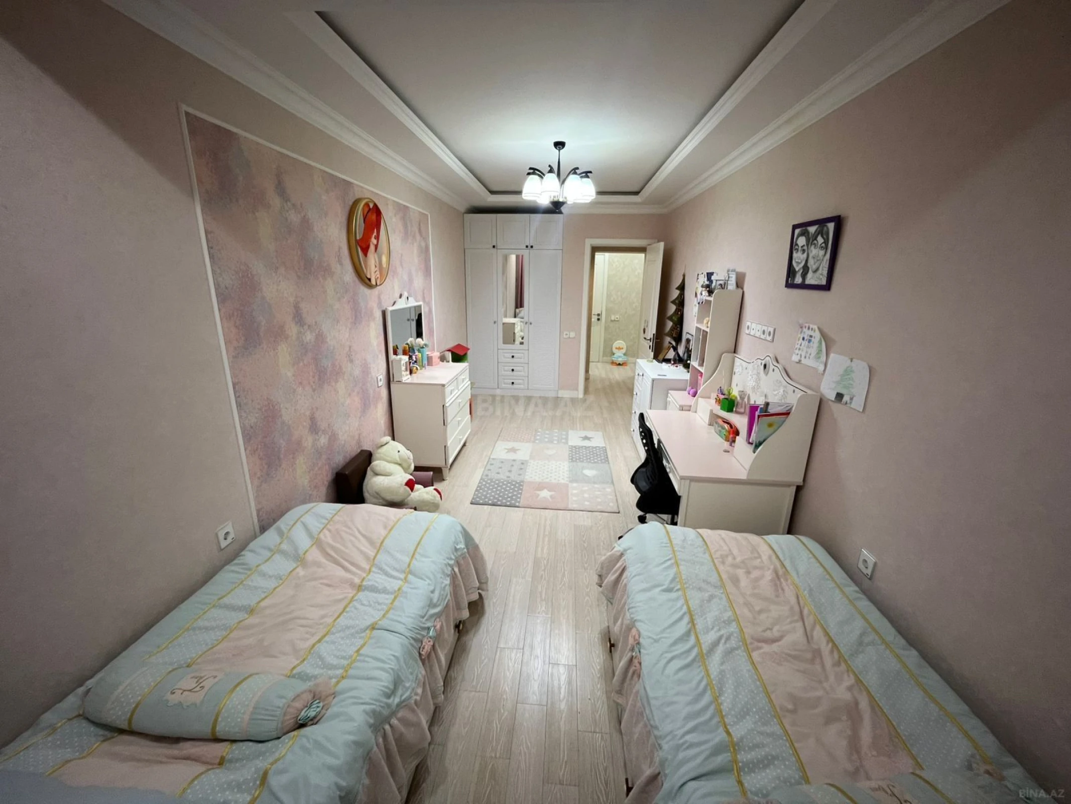 Satılır 4 otaqlı mənzil 146 m²