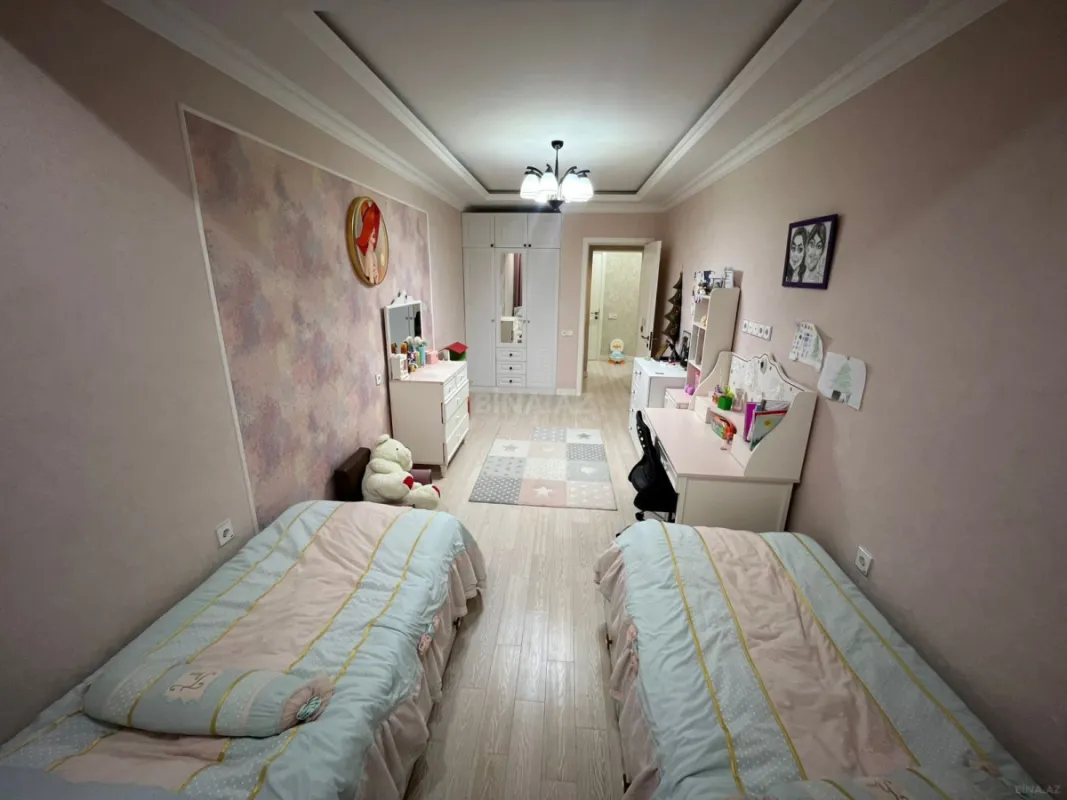 Satılır 4 otaqlı mənzil 146 m²