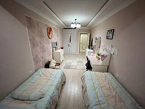 Satılır 4 otaqlı mənzil 146 m²