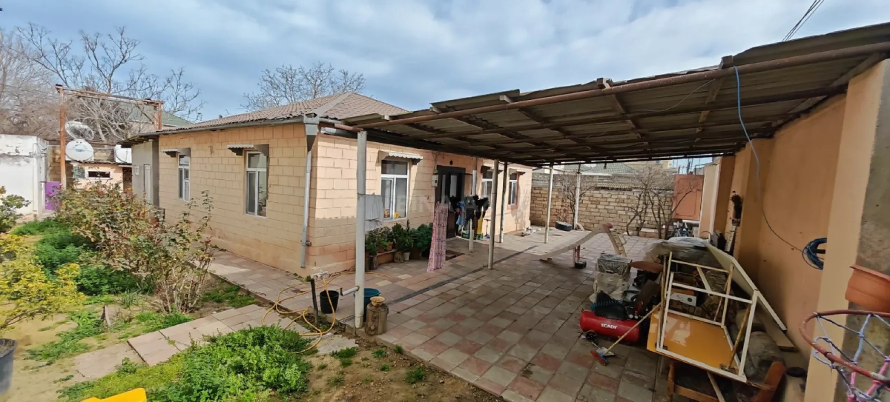 Satılır 4 otaqlı həyət evi 100 m²
