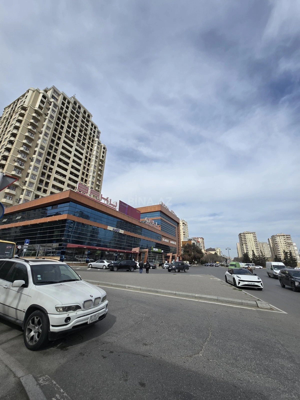 Satılır 3 otaqlı mənzil 110 m²