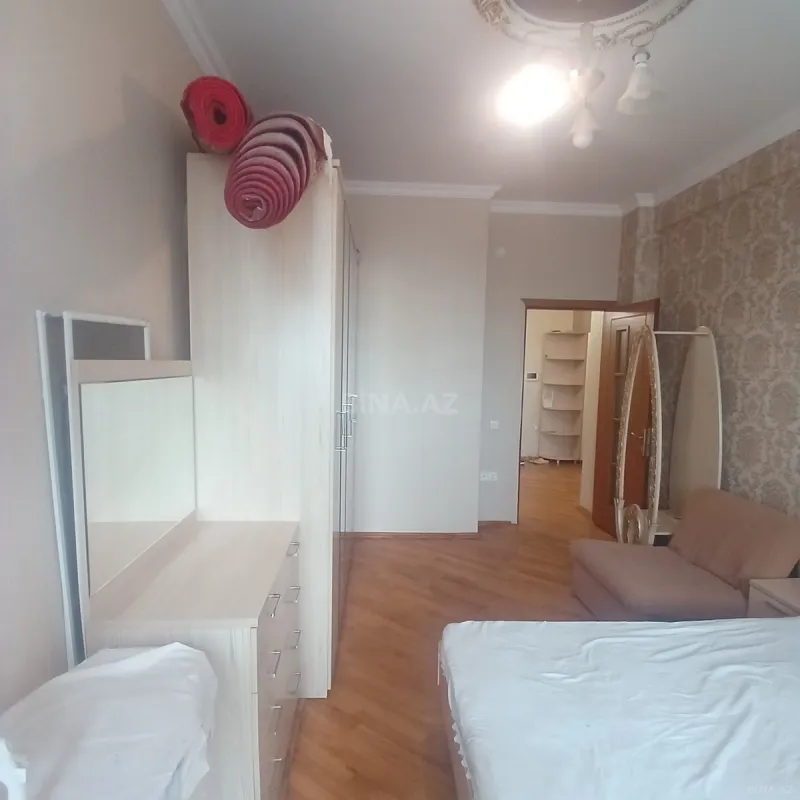 Satılır 3 otaqlı mənzil 110 m²