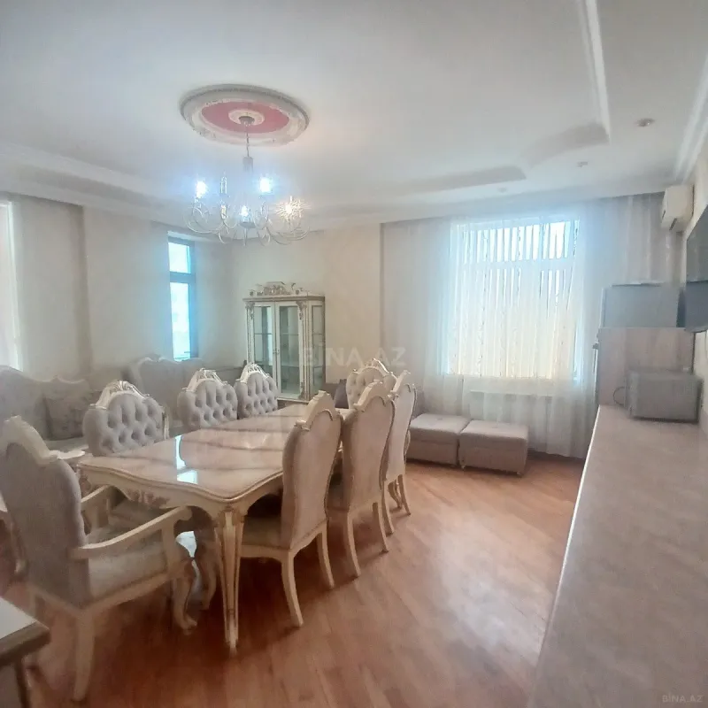 Satılır 3 otaqlı mənzil 110 m²