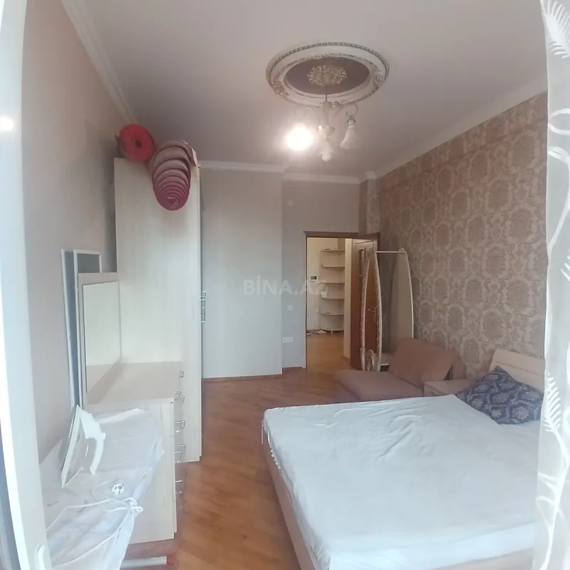Satılır 3 otaqlı mənzil 110 m²