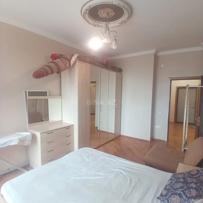 Satılır 3 otaqlı mənzil 110 m²