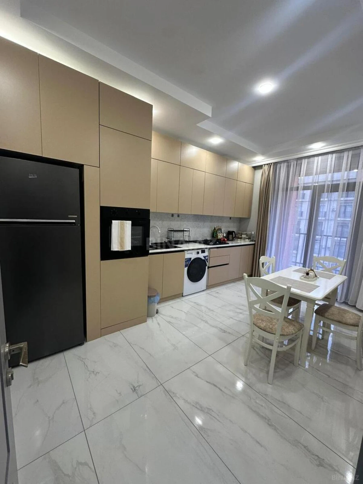 Kirayə verilir 2 otaqlı mənzil 90 m²