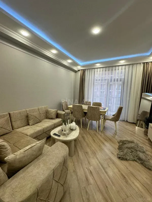 Kirayə verilir 2 otaqlı mənzil 90 m²
