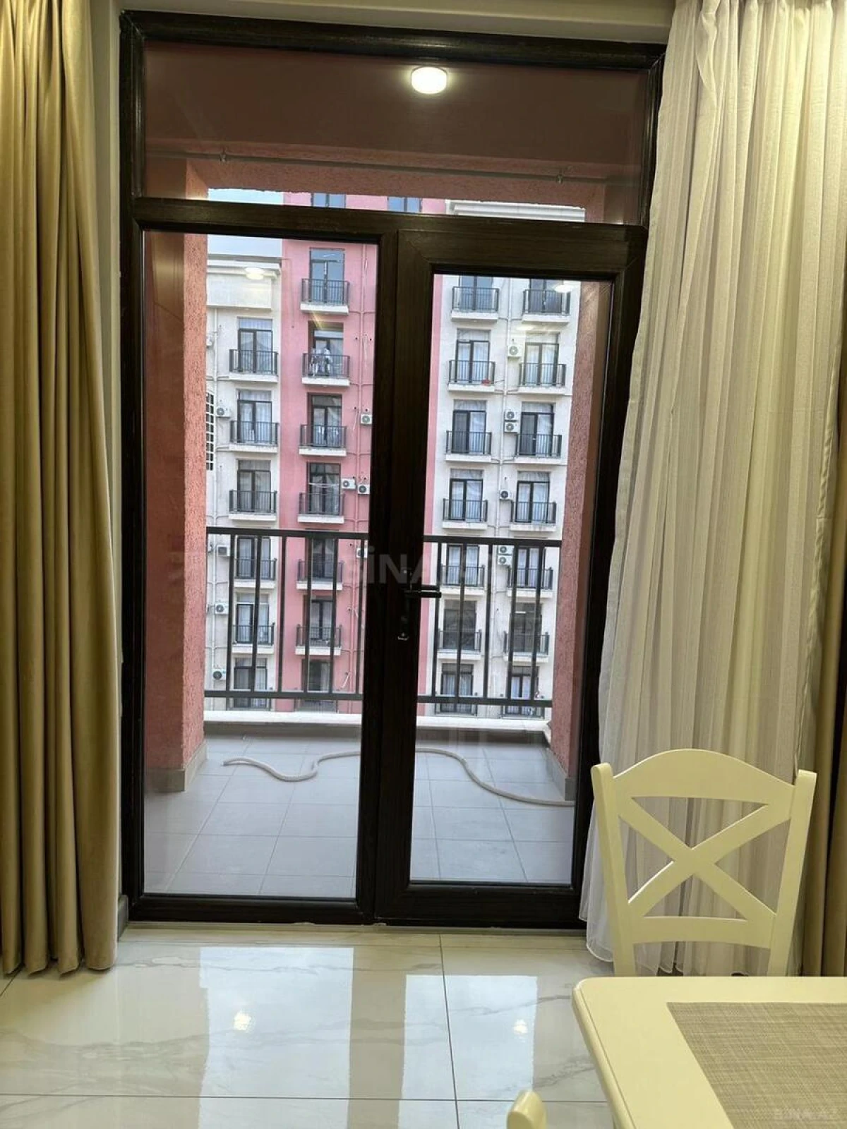 Kirayə verilir 2 otaqlı mənzil 90 m²