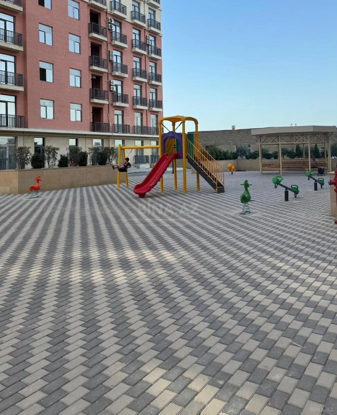 Kirayə verilir 2 otaqlı mənzil 90 m²