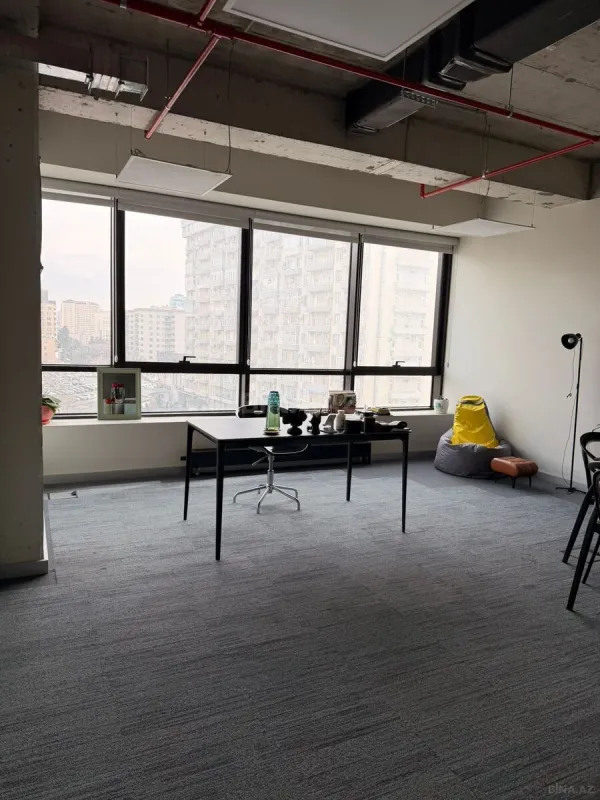 Kirayə verilir 3 otaqlı ofis 105.7 m²