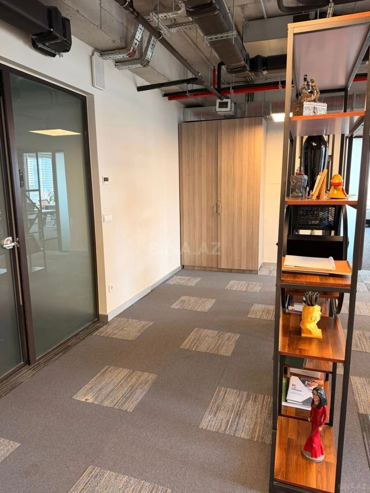 Kirayə verilir 3 otaqlı ofis 105.7 m²