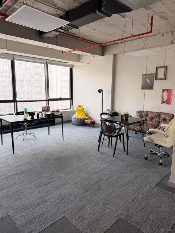 Kirayə verilir 3 otaqlı ofis 105.7 m²