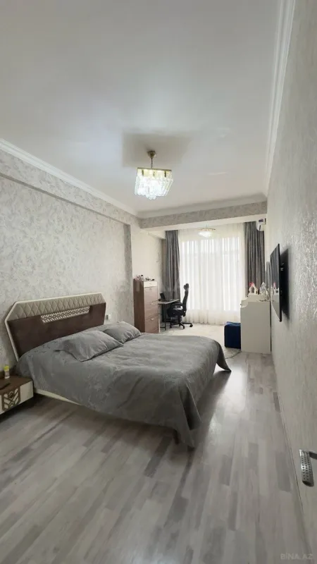 Satılır 3 otaqlı mənzil 130 m²