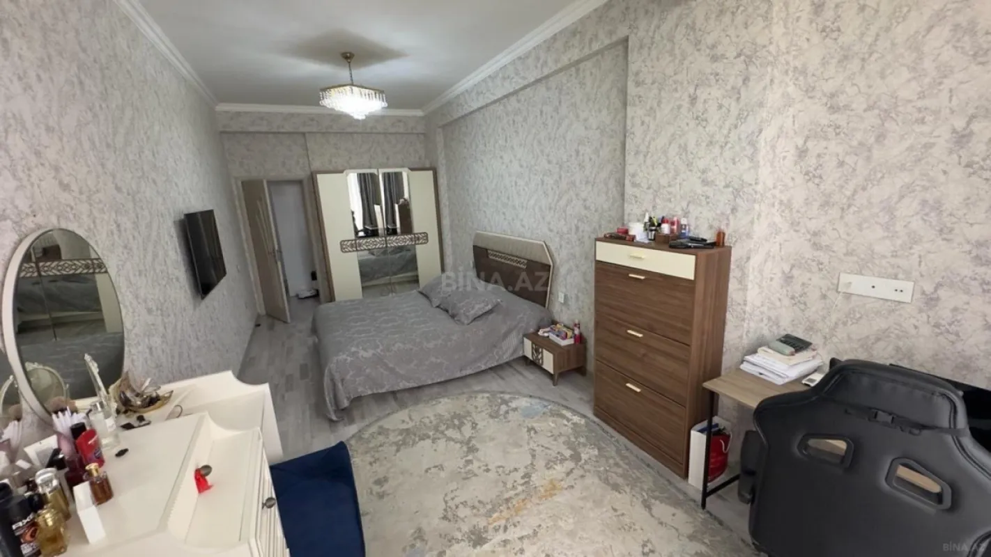 Satılır 3 otaqlı mənzil 130 m²