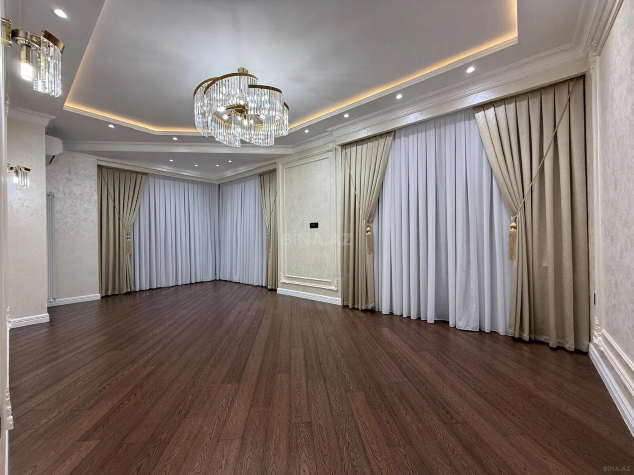 Satılır 3 otaqlı mənzil 130 m²