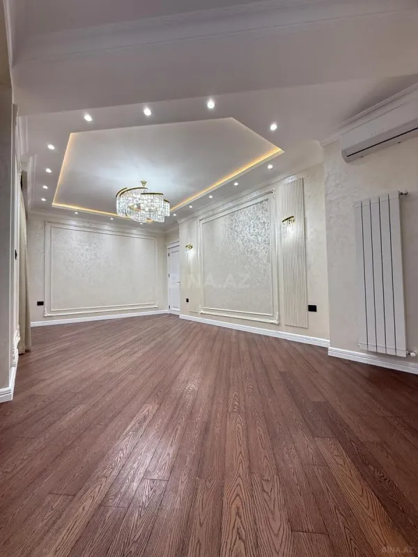 Satılır 3 otaqlı mənzil 130 m²