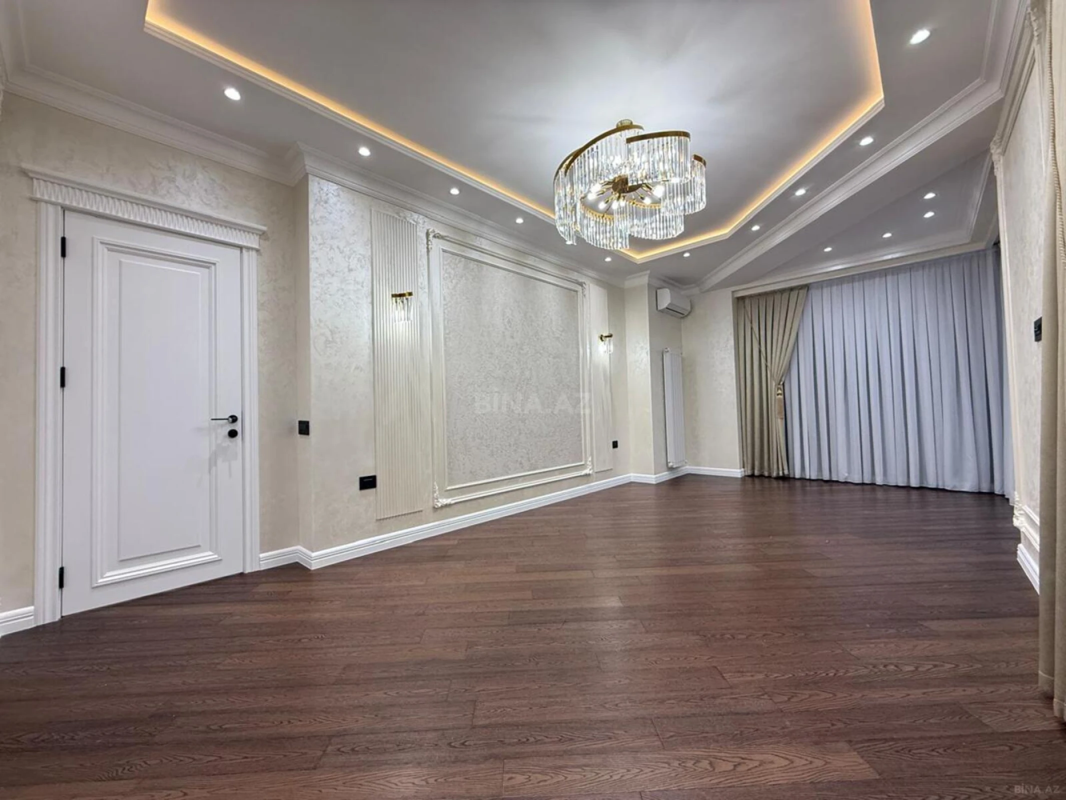 Satılır 3 otaqlı mənzil 130 m²