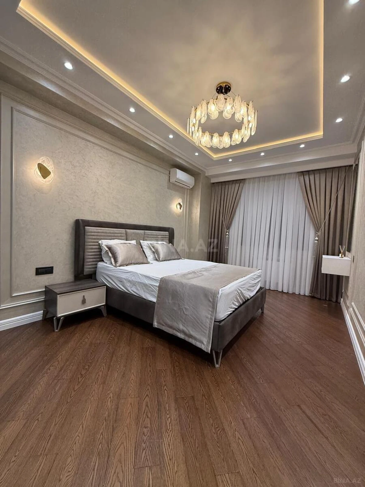 Satılır 3 otaqlı mənzil 130 m²