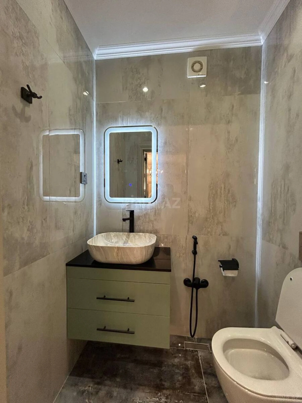 Satılır 3 otaqlı mənzil 112 m²