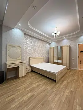 Kirayə verilir 2 otaqlı mənzil 90 m²