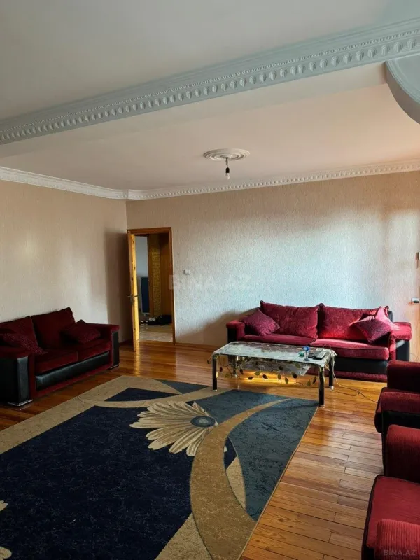 Satılır 5 otaqlı mənzil 120 m²