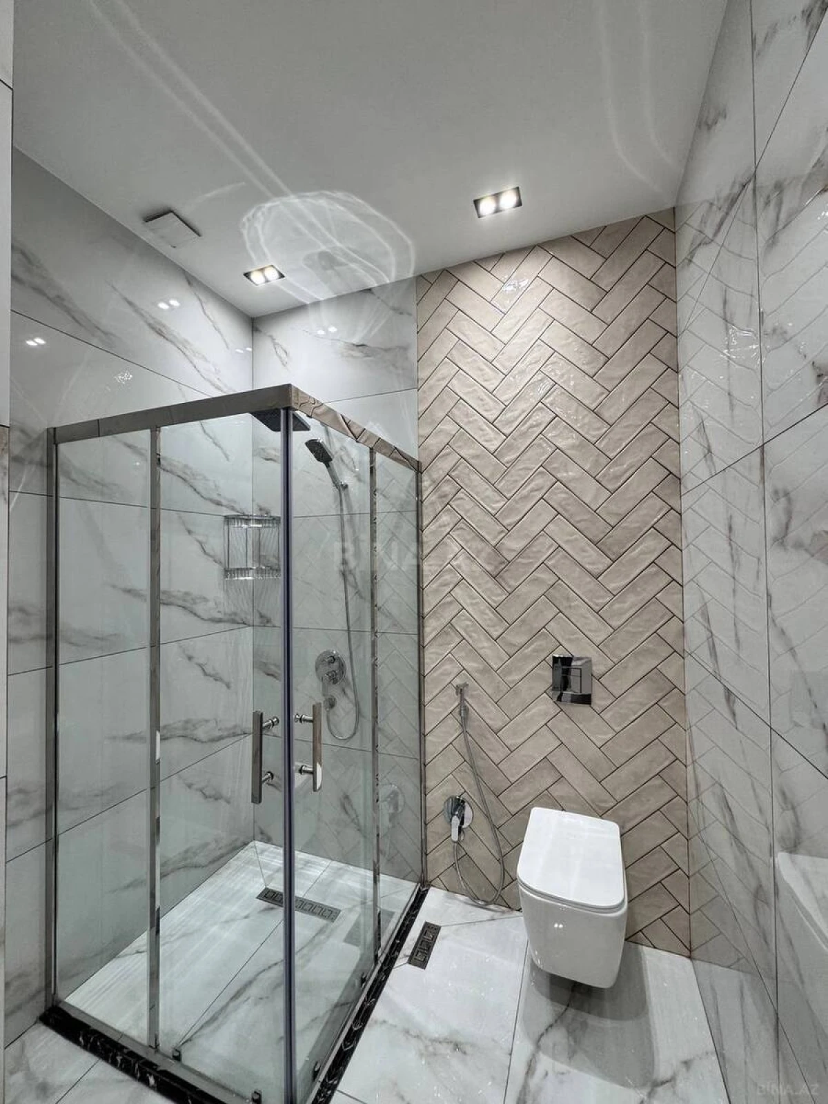 Satılır 2 otaqlı mənzil 86 m²