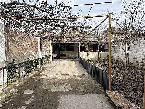 Satılır 4 otaqlı həyət evi 100 m²