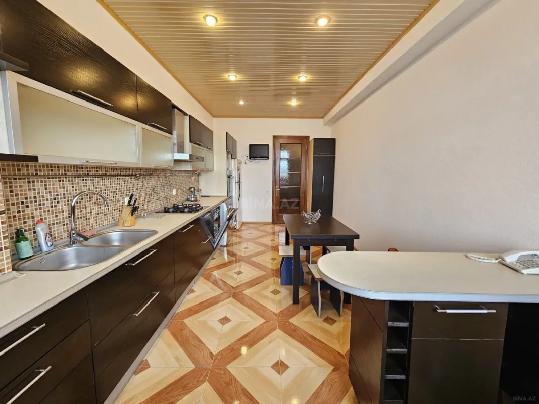 Kirayə verilir 4 otaqlı mənzil 160 m²