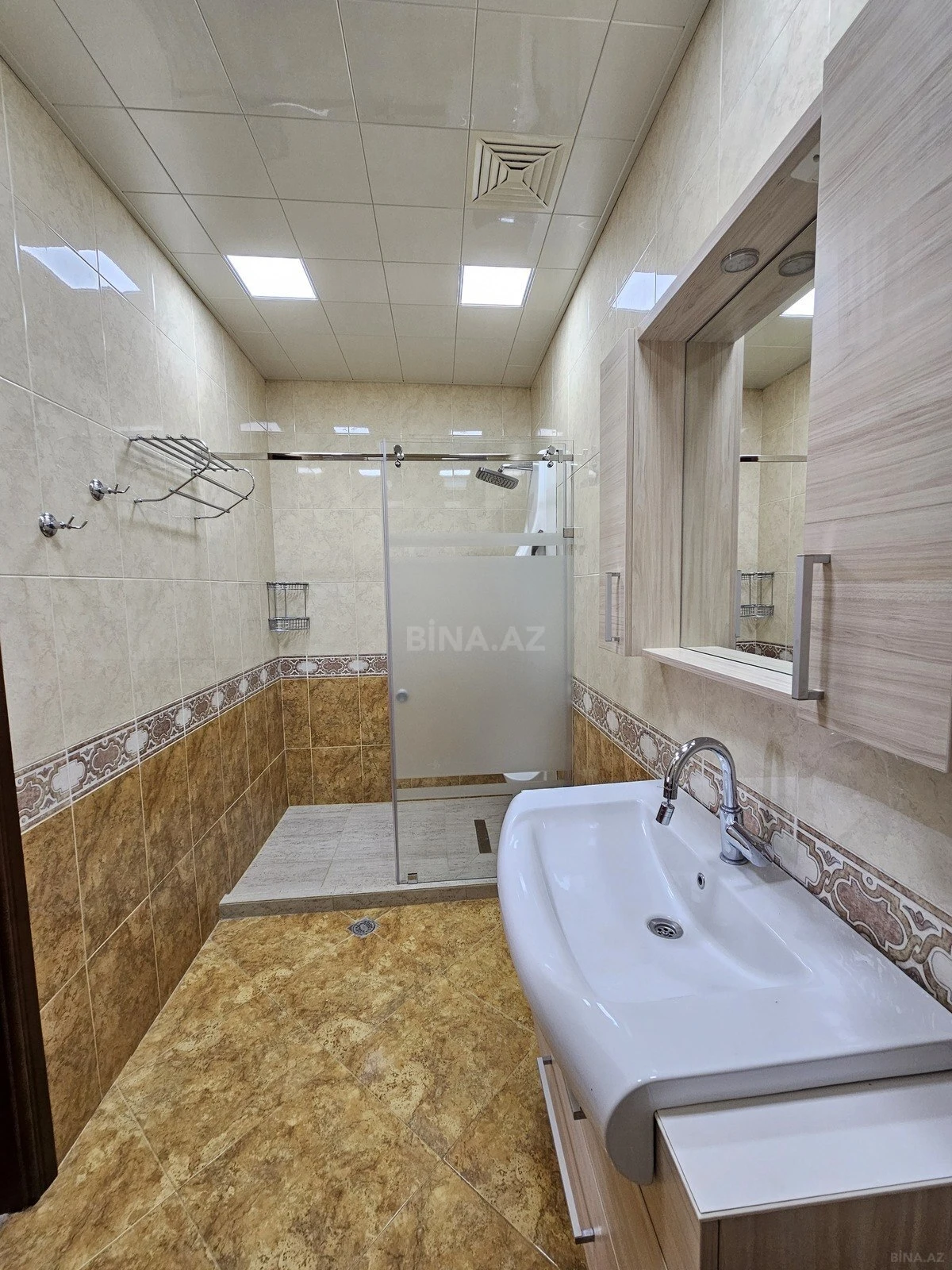 Kirayə verilir 4 otaqlı mənzil 160 m²