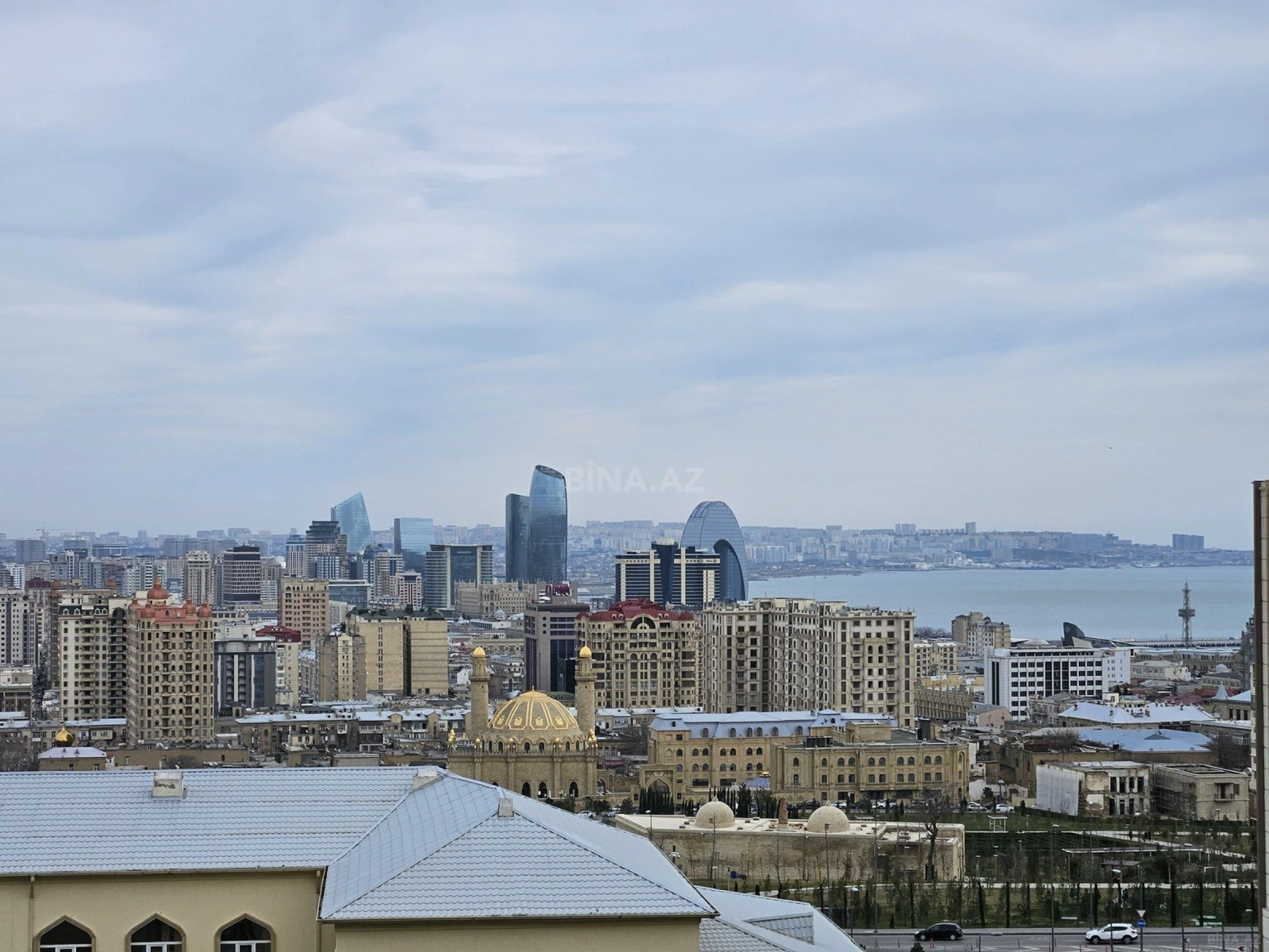 Kirayə verilir 4 otaqlı mənzil 160 m²