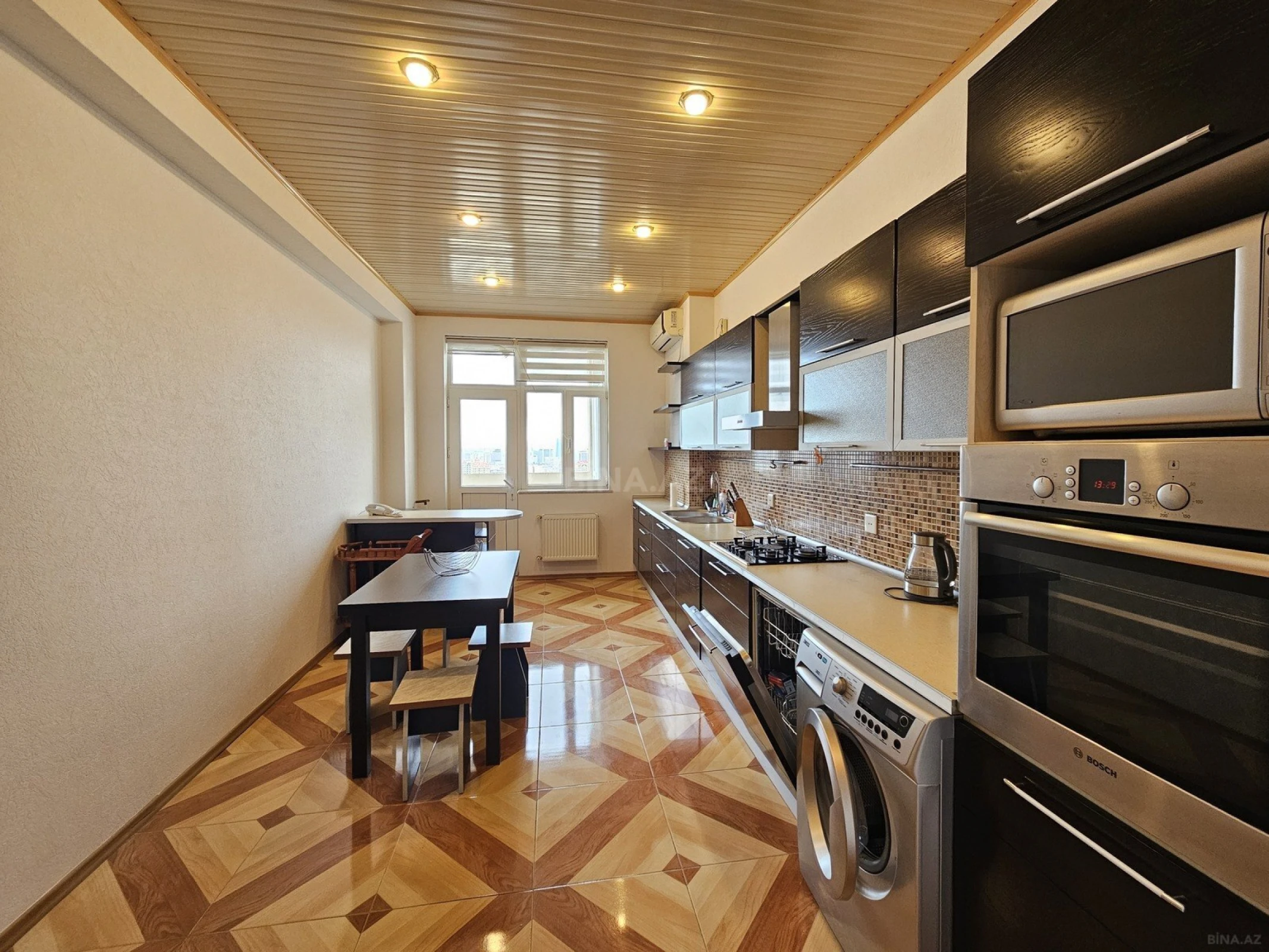 Kirayə verilir 4 otaqlı mənzil 160 m²