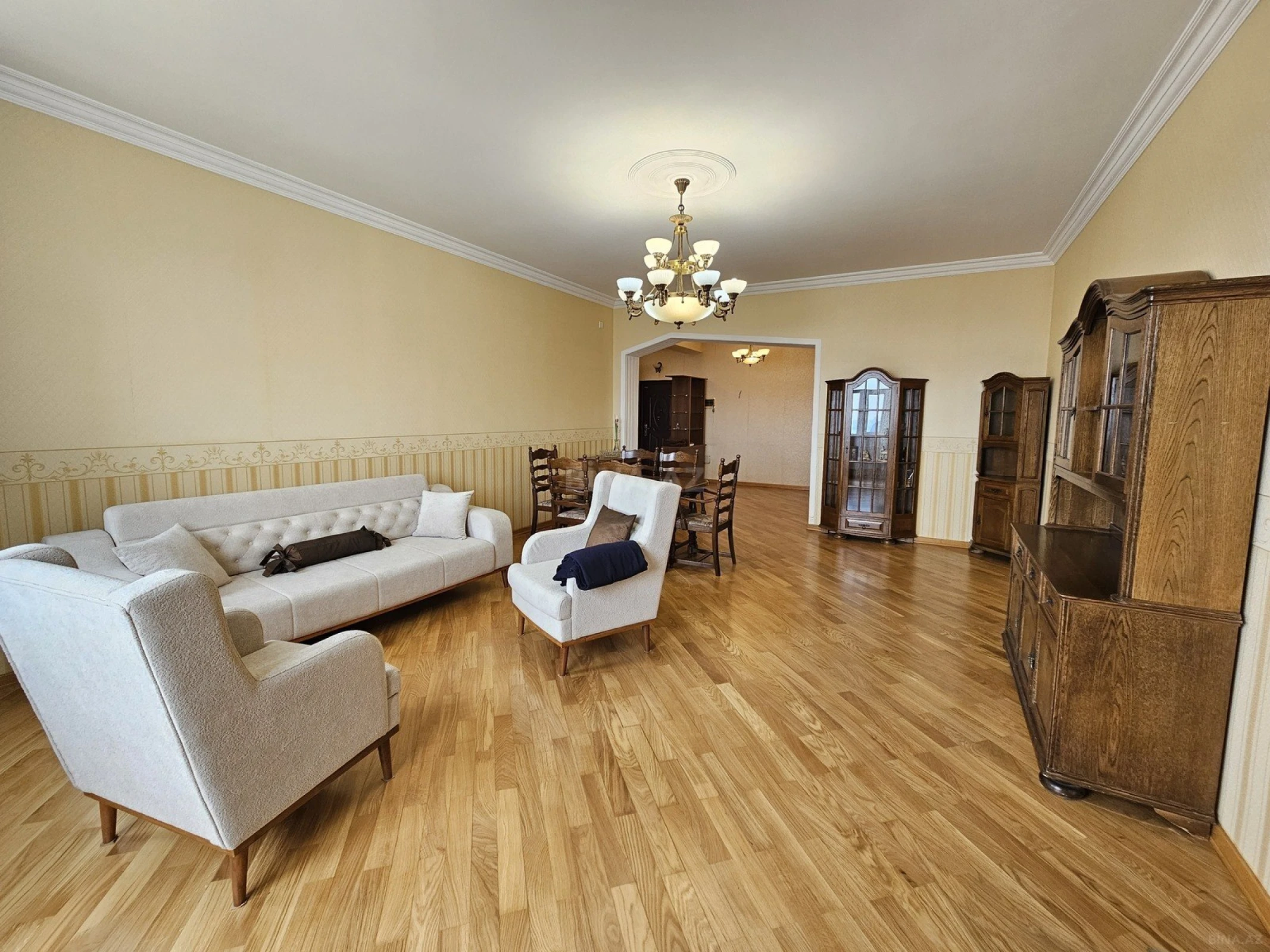 Kirayə verilir 4 otaqlı mənzil 160 m²