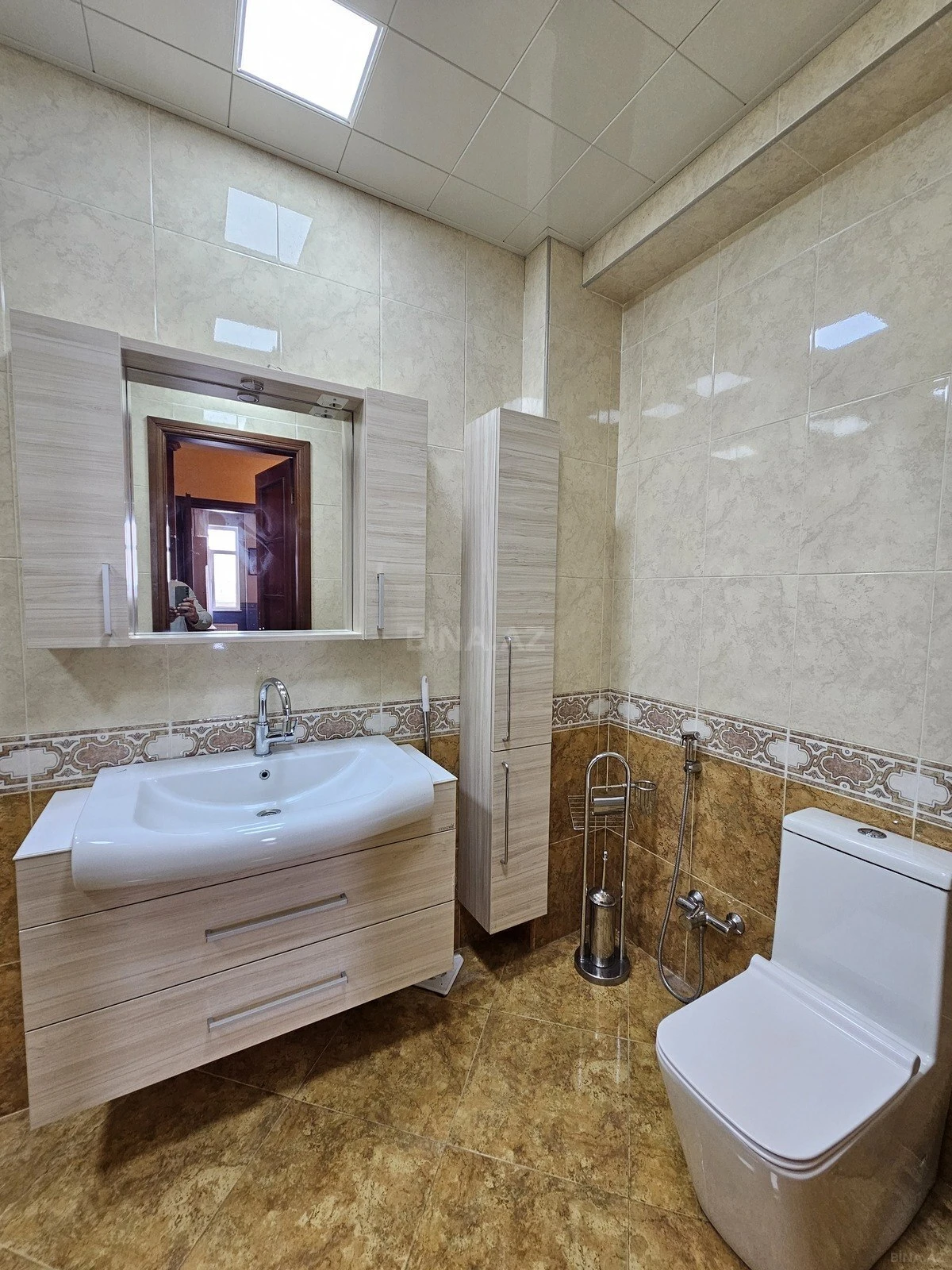 Kirayə verilir 4 otaqlı mənzil 160 m²