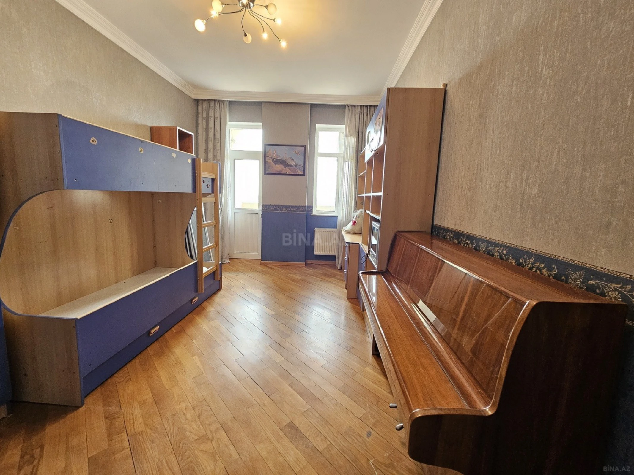 Kirayə verilir 4 otaqlı mənzil 160 m²