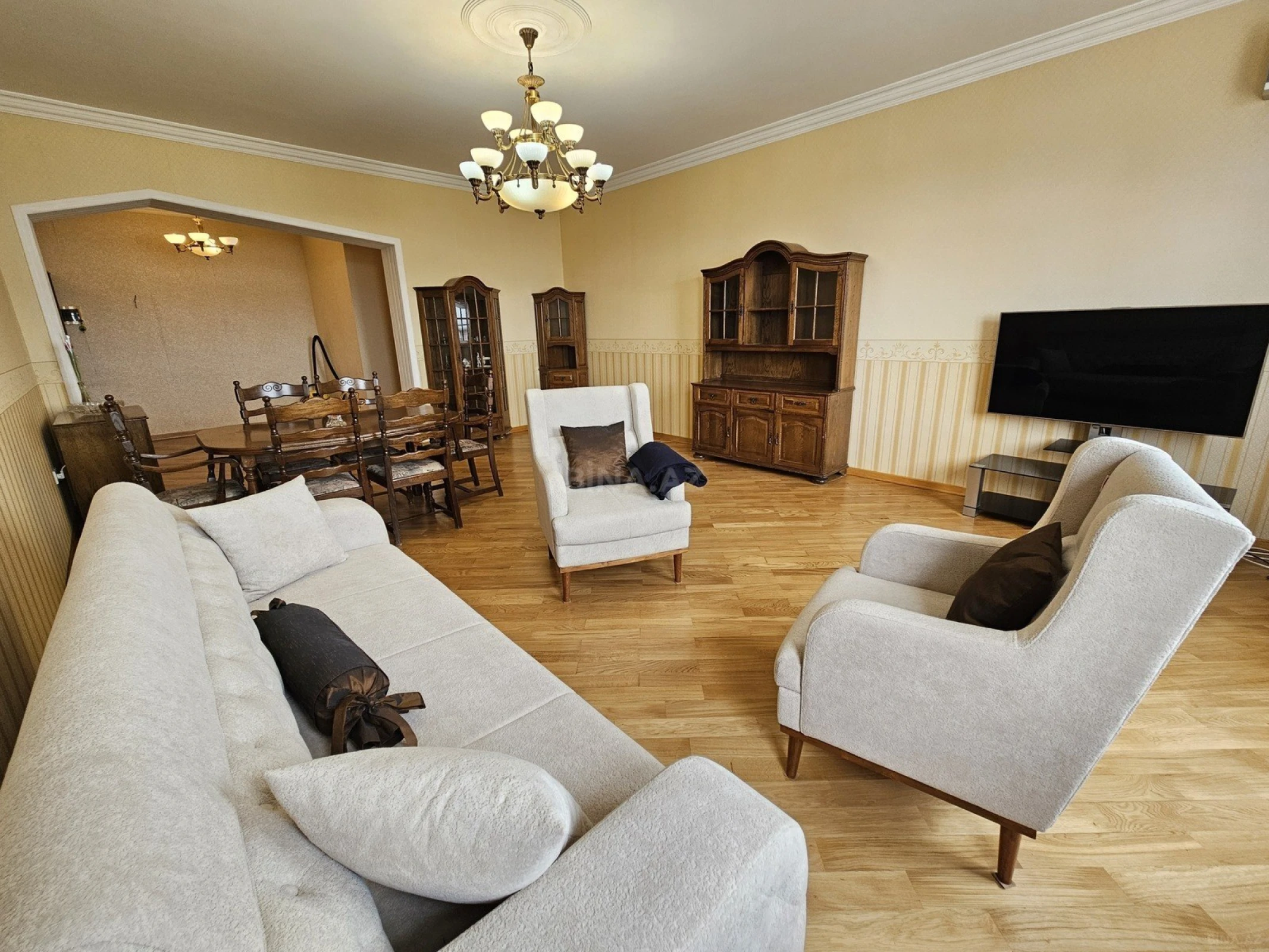 Kirayə verilir 4 otaqlı mənzil 160 m²