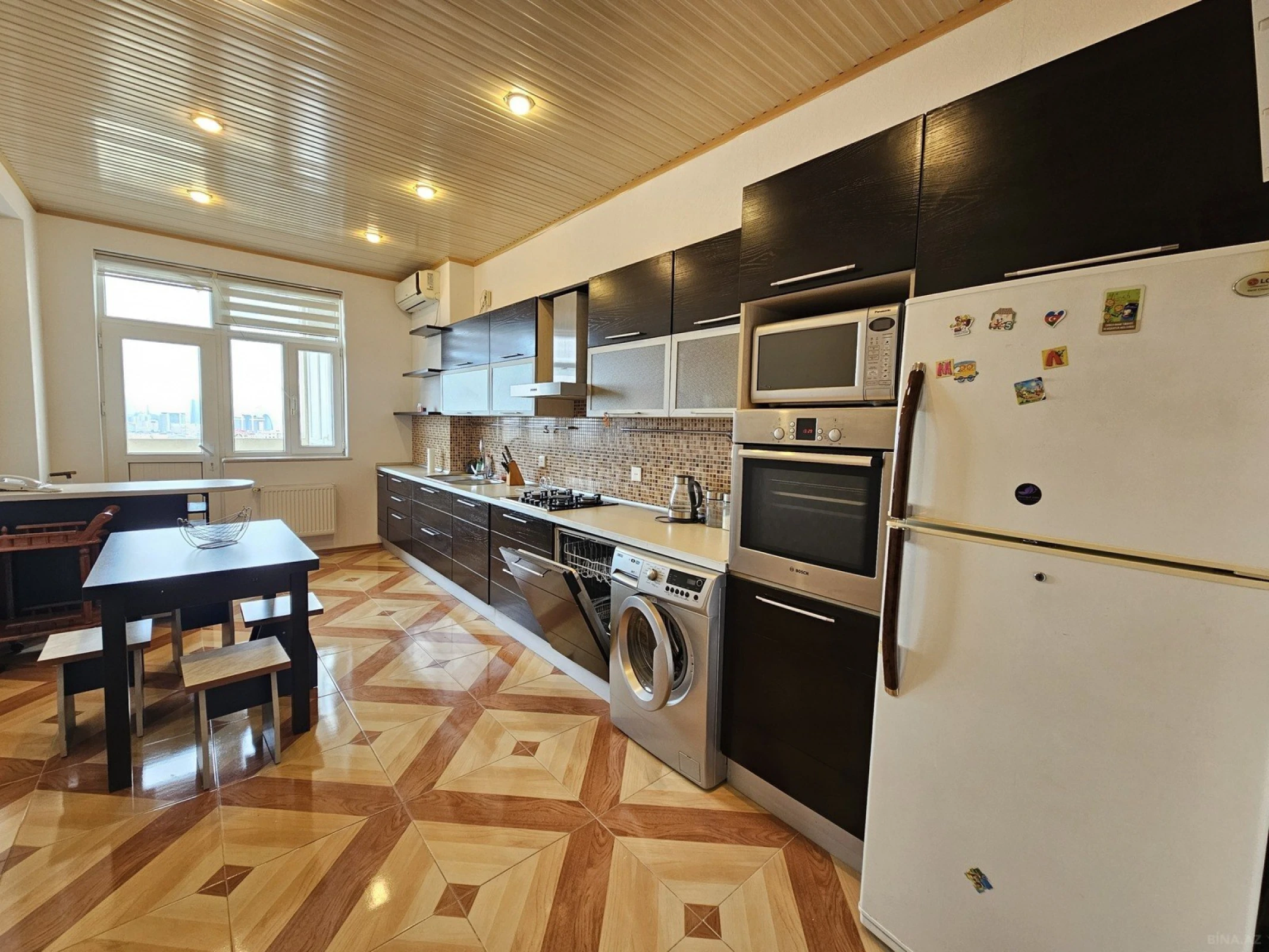 Kirayə verilir 4 otaqlı mənzil 160 m²