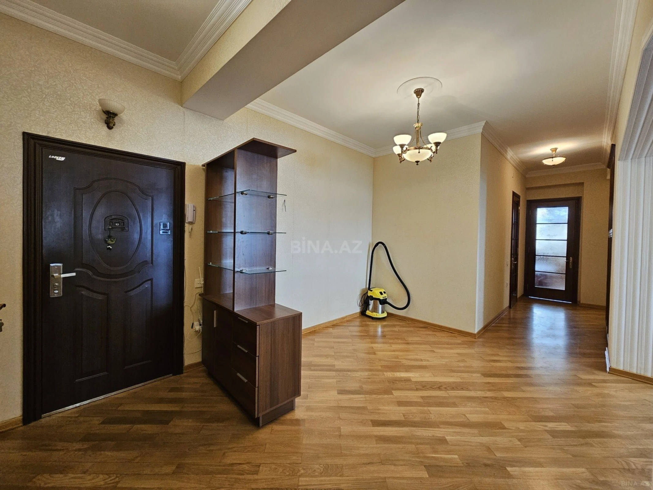 Kirayə verilir 4 otaqlı mənzil 160 m²