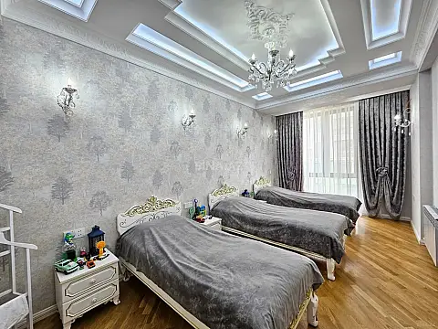 Satılır 3 otaqlı mənzil 142.6 m²