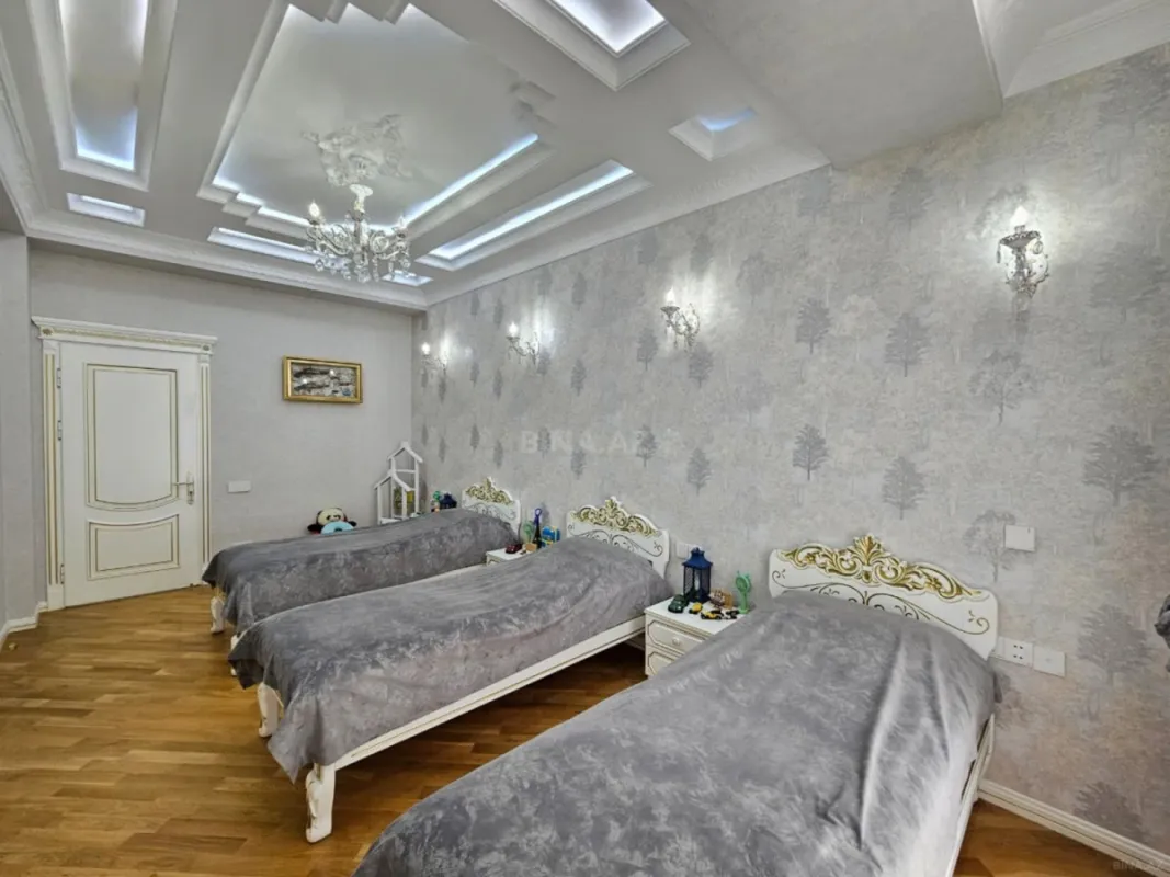 Satılır 3 otaqlı mənzil 142.6 m²