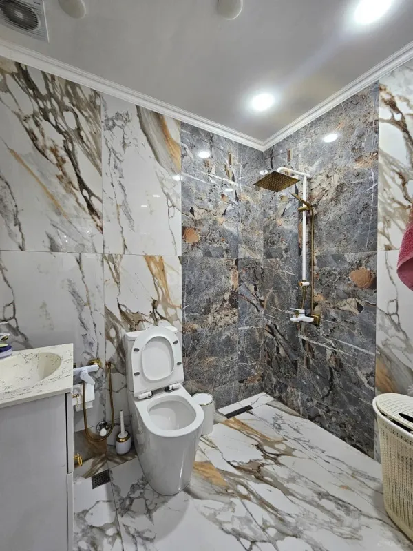 Satılır 3 otaqlı mənzil 142.6 m²