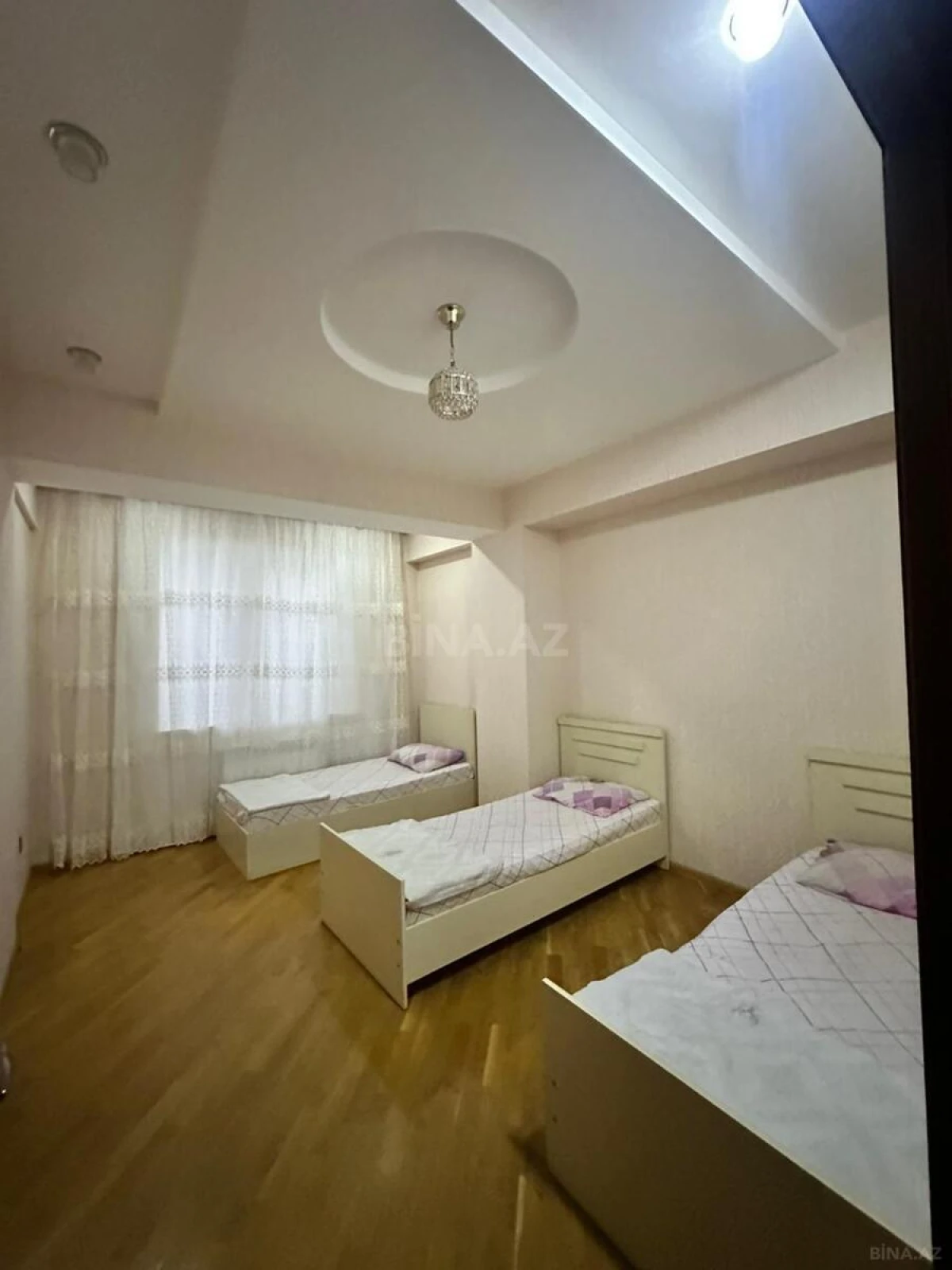 Kirayə verilir 3 otaqlı mənzil 118 m²