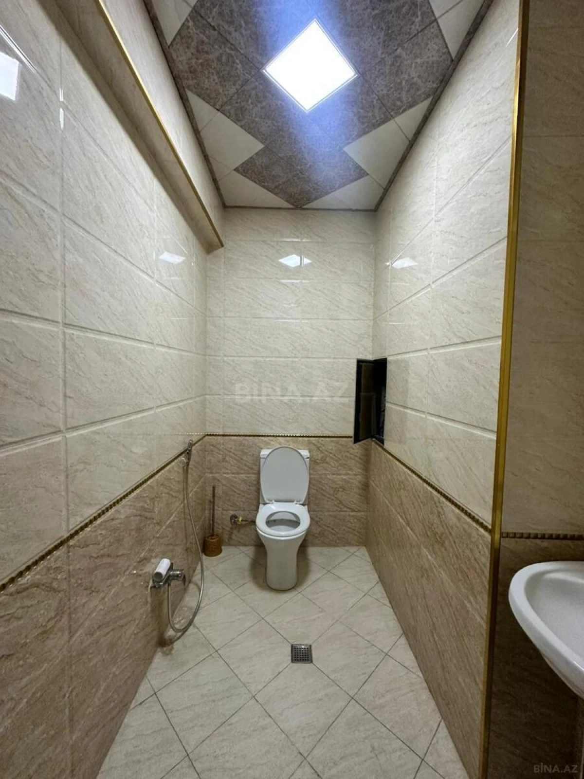 Kirayə verilir 3 otaqlı mənzil 118 m²