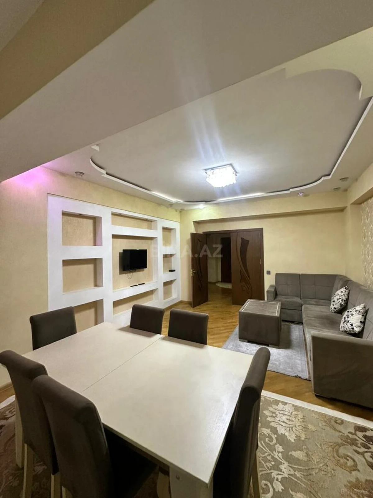 Kirayə verilir 3 otaqlı mənzil 118 m²