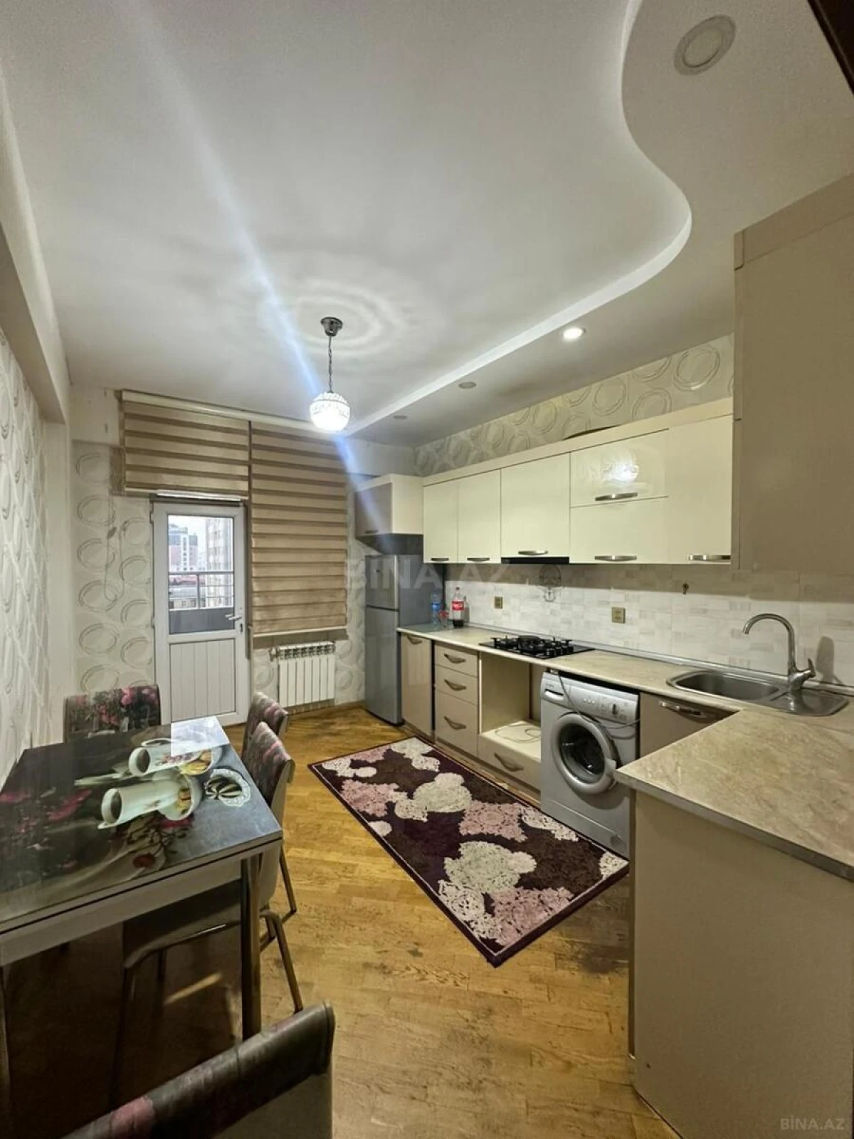 Kirayə verilir 3 otaqlı mənzil 118 m²