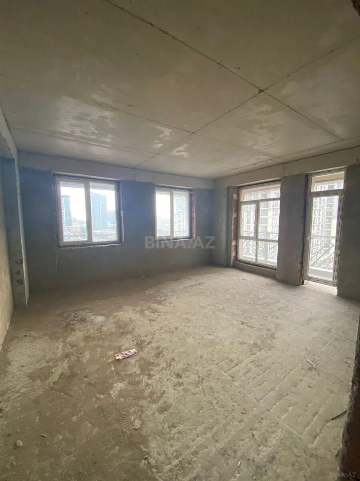 Satılır 4 otaqlı mənzil 192.5 m²