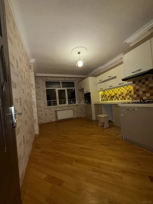 Satılır 3 otaqlı mənzil 115 m²